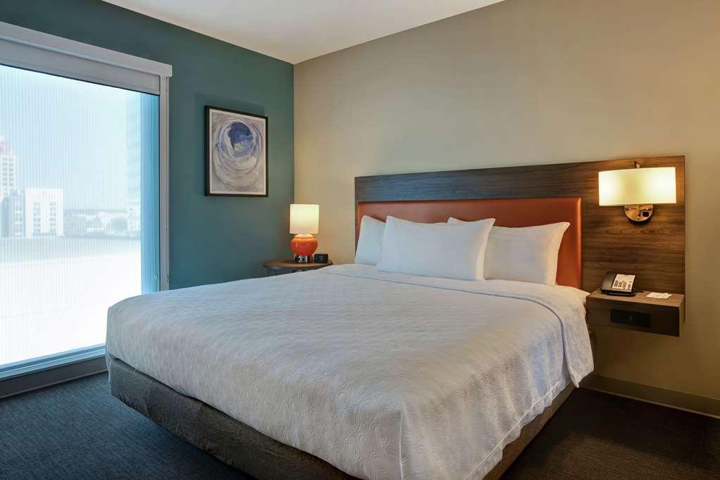Home2 Suites By Hilton Charlotte Uptown Номер фото