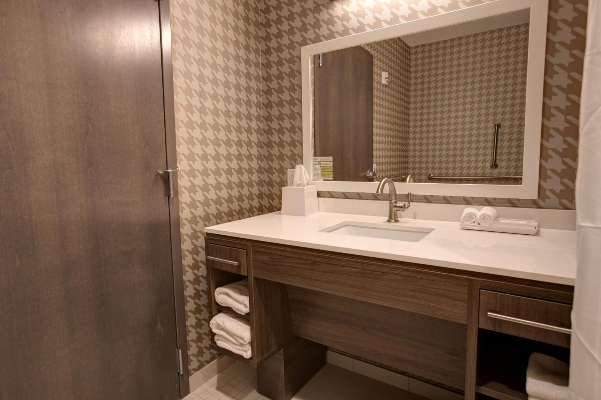 Home2 Suites By Hilton Charlotte Uptown Экстерьер фото